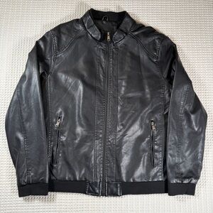 American Breed men’s black faux leather bomber jacket.
Size XL